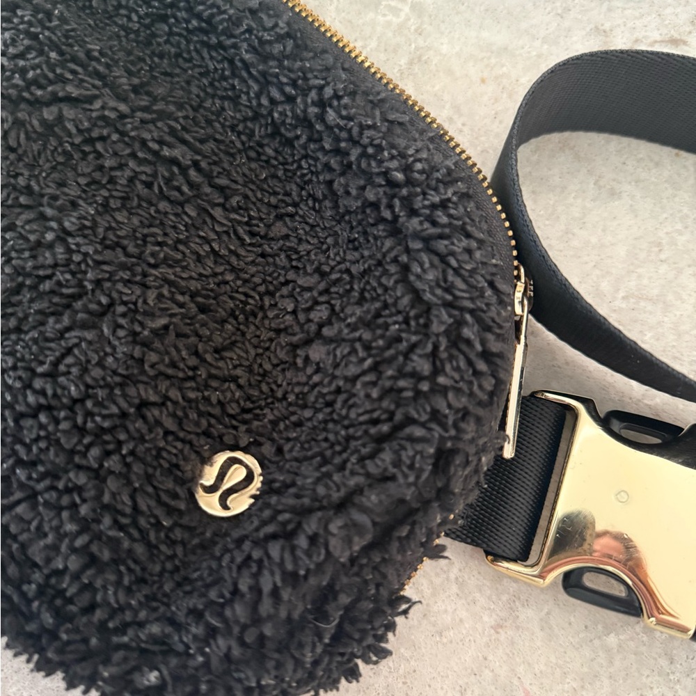 lululemon Black Fleece Crossbody Bag - Picture 2 of 5
